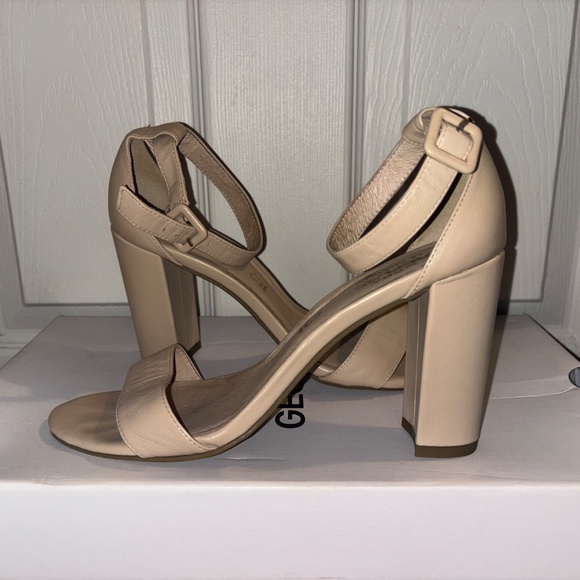 Moda Réflex: Le Chateau Block Heel - Size 9 - Picture 2 of 2